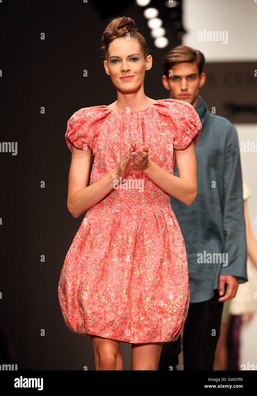 Paul Costelloe Catwalk - London Fashion Week Stock Photo - Alamy