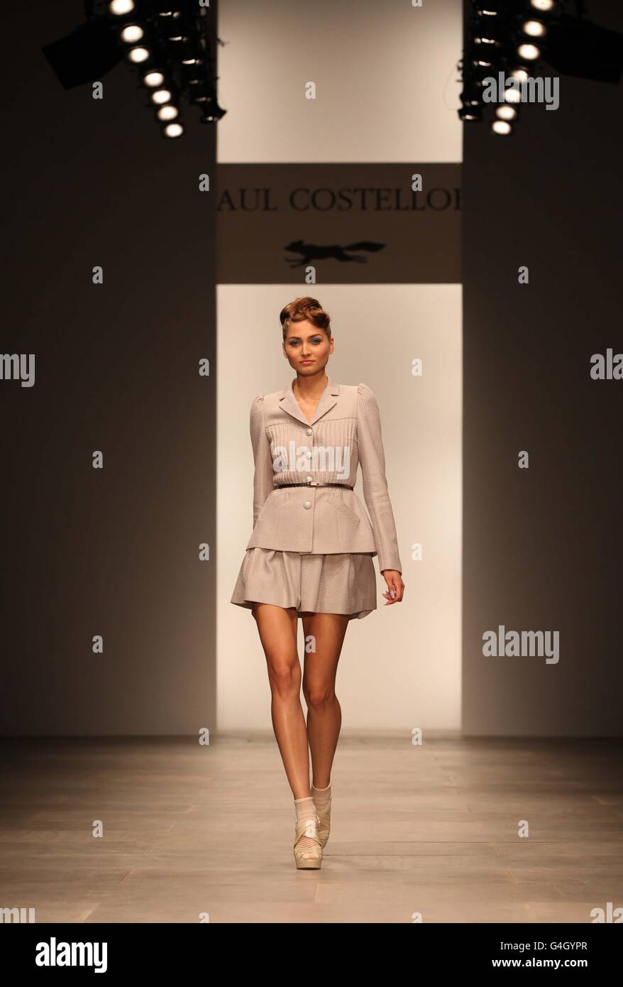 Paul Costelloe catwalk - London Fashion Week Stock Photo - Alamy