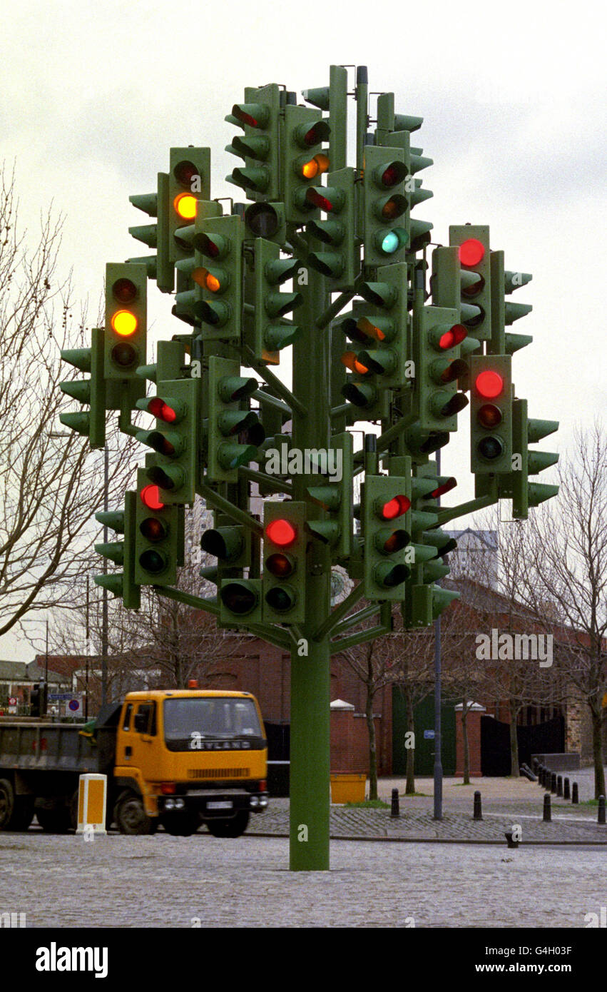 A sculpture created by Anglo-French artist Pierre Vivant in East London. Made from 75 sets of specially-manufactured traffic lights finished in green, it is the result of an international competition organised by the Public Arts Commissions Agency. Stock Photo