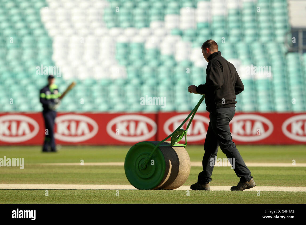 Cricket - Liverpool Victoria County Championship - Division Two - Day Three - Surrey v Derbyshire - The Kia Oval. Ground staff use a roller on the wicket Stock Photo