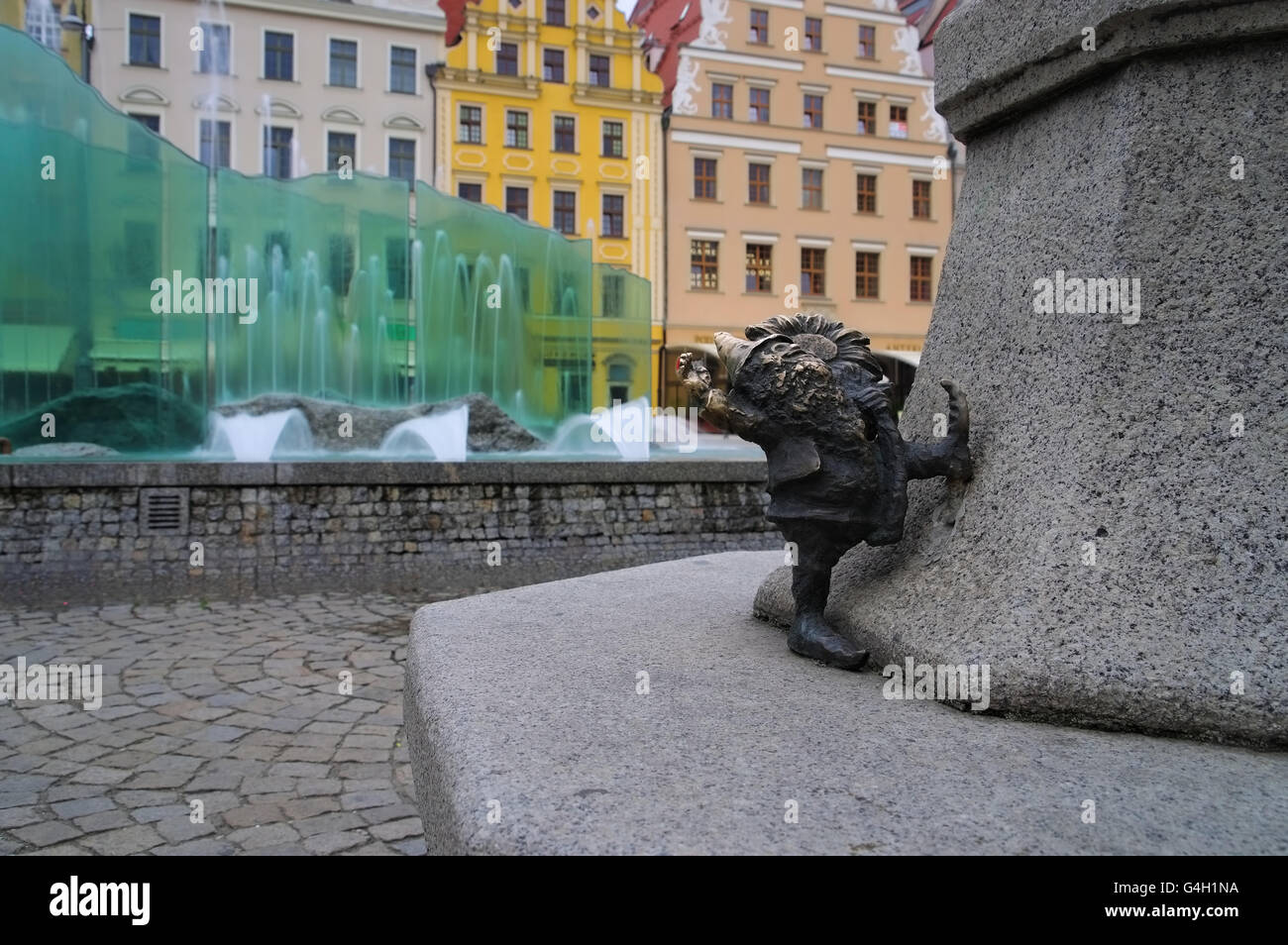 Breslau Zwerg und Springbrunnen in der Stadt - Breslau dwarf and fountain in the city Stock Photo