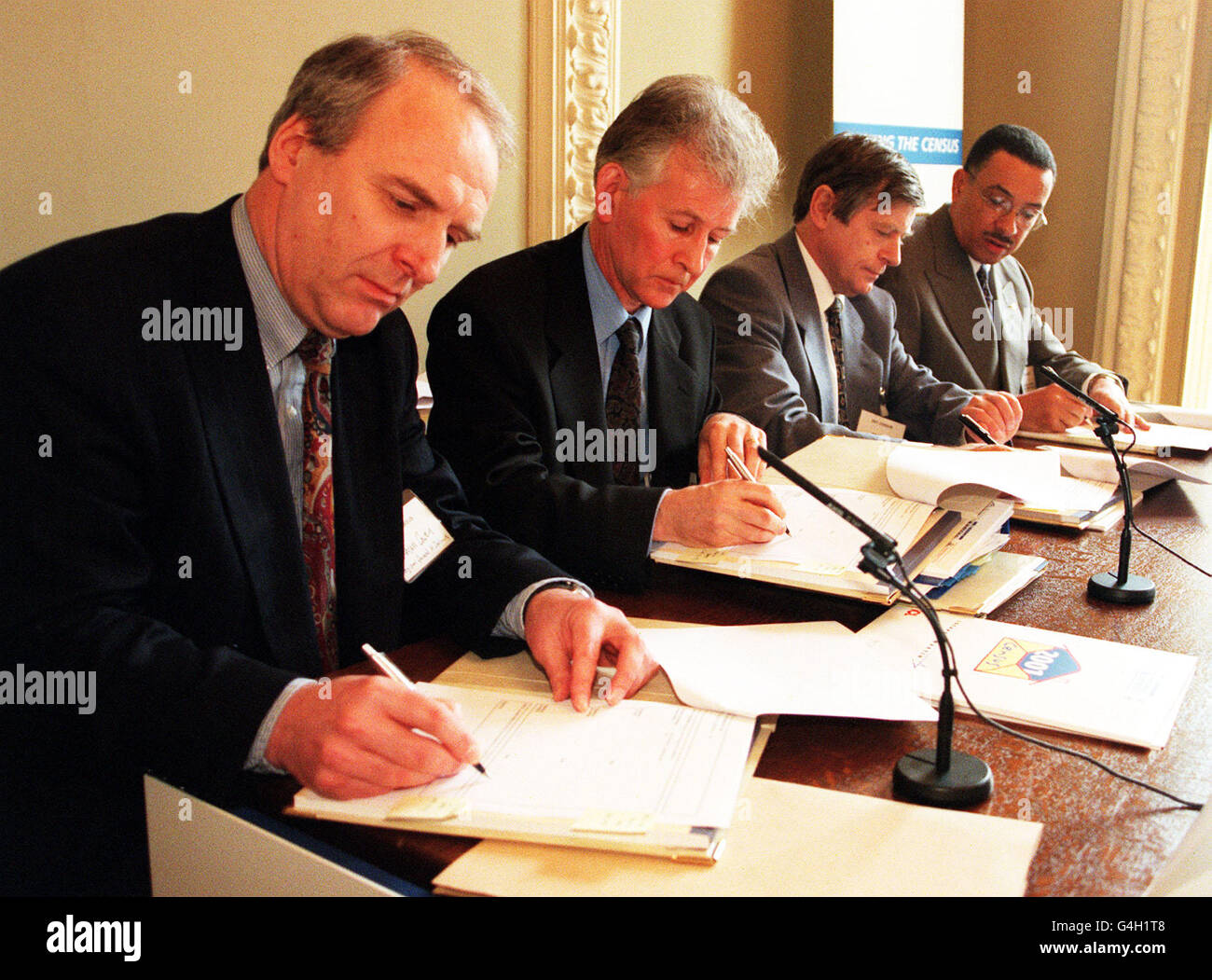 2001 Census/contract signing Stock Photo