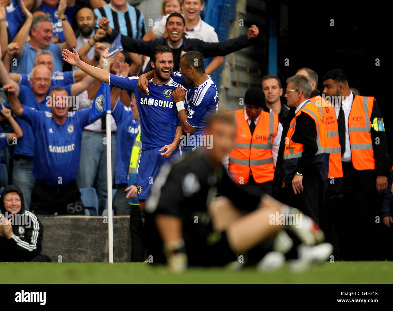 Soccer - Barclays Premier League - Chelsea v Norwich City - Stamford Bridge. Chelsea's Juan Mata (left) celebrates scoring his sides' third goal Stock Photo