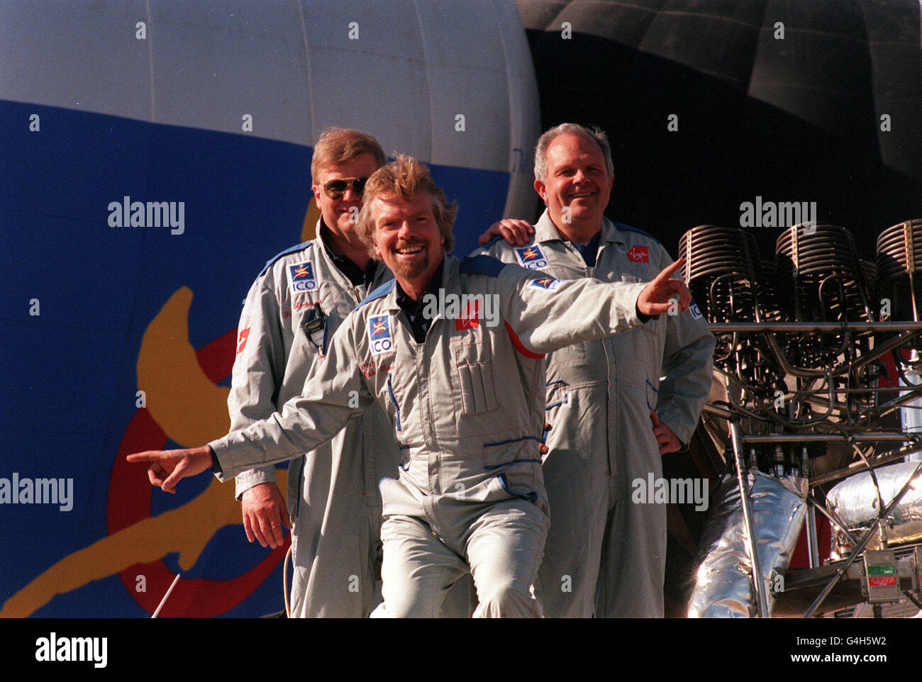 PA NEWS PHOTO 17 12 98 RICHARD BRANSON CENTRE WITH STEVE FOSSETT pa-news-photo-17-12-98-richard-branson-centre-with-steve-fossett