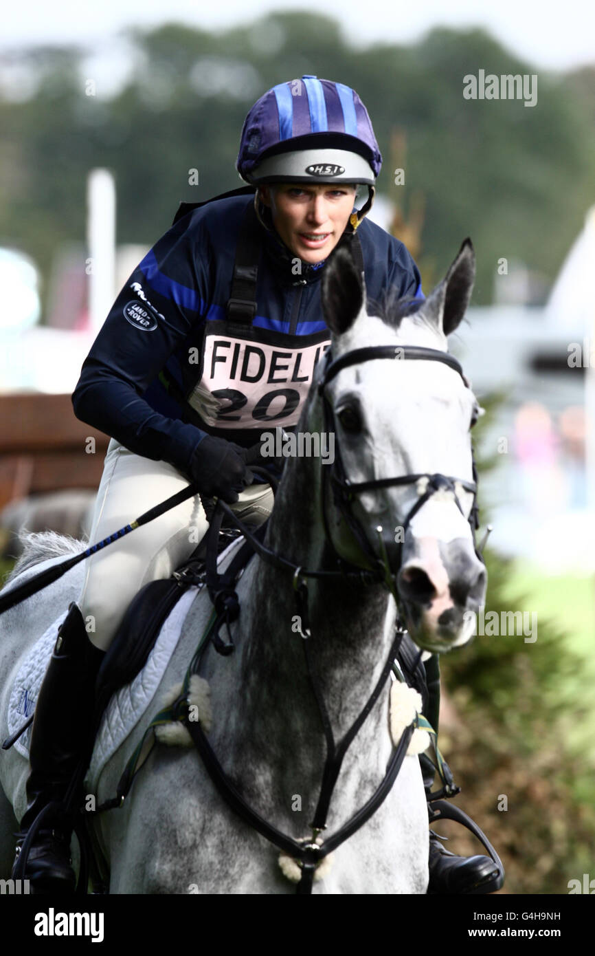 GBR's Zara Phillips riding Silver Lining V takes part in the croos country stage of the CIC *** 8/9 year old class during the Blenheim International Horse Trials at Blenheim Palace, Oxfordshire. Stock Photo
