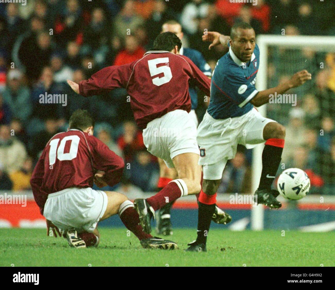 Glasgow Rangers' Rod Wallace (right) goes past Stenhousemuir's Albert Craig (left) and Crawford Baptie during a Scottish cup football match at the Ibrox Stadium in Glasgow. Stock Photo