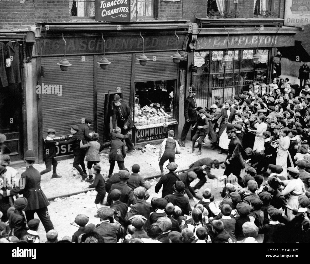 Anti-German demonstrations in Chrisp Street, Poplar, London in response to the sinking, on the 7th May of the liner 'RMS Lusitania' by a German submarine. Stock Photo