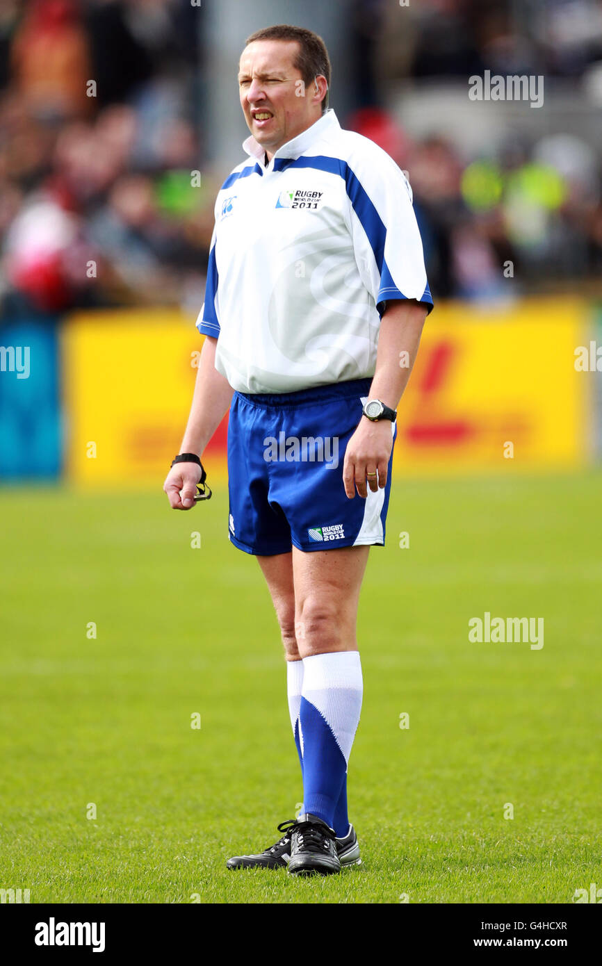 Match referee dave pearson hi-res stock photography and images - Alamy
