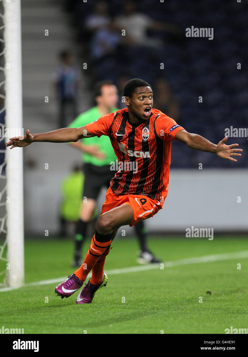 Shahktar Donestk S Luiz Adriano Celebrates Scoring The First Goal Stock Photo Alamy