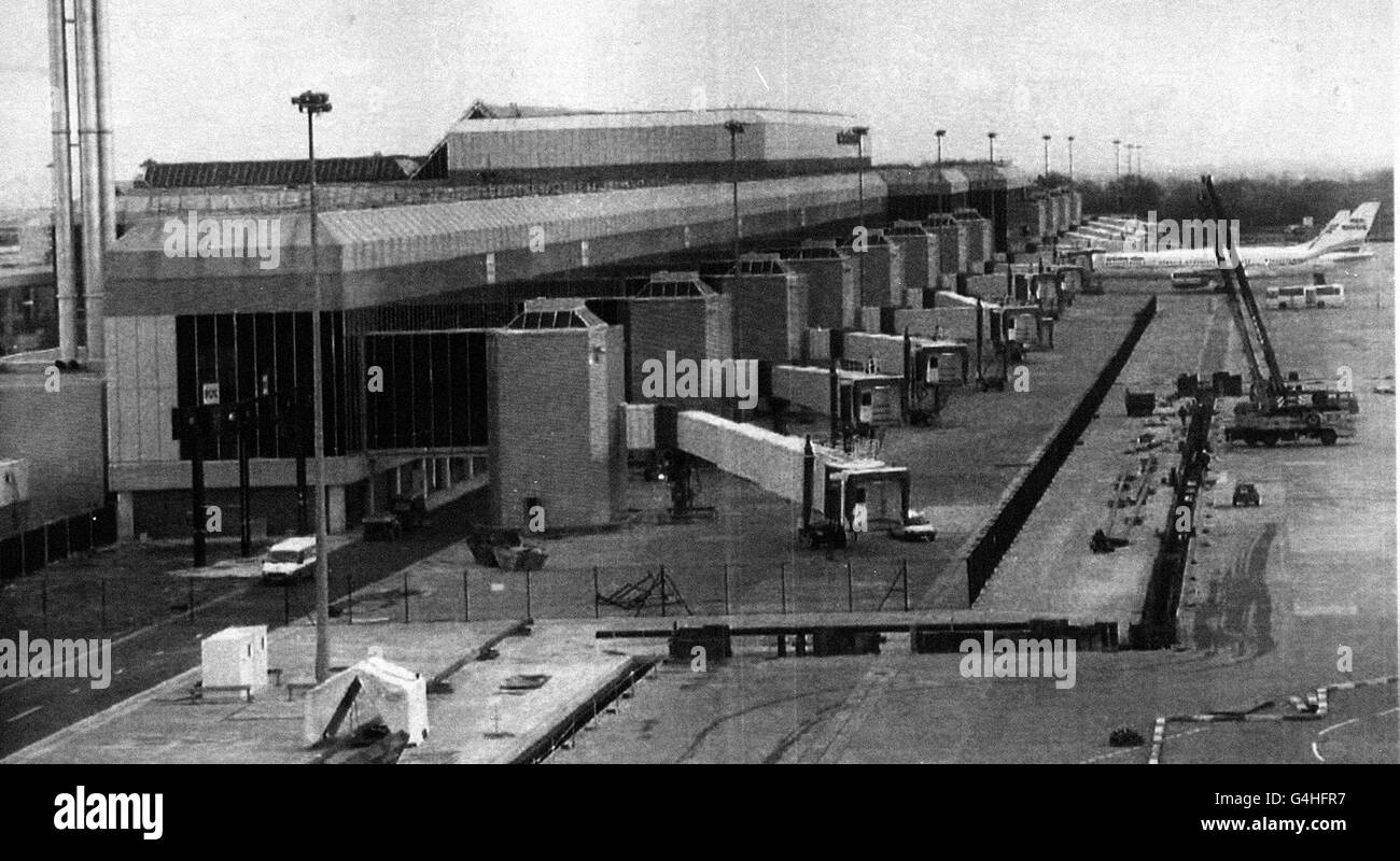 PA NEWS PHOTO 4/3/93 MANCHESTER AIRPORT'S NEW 265 MILLION POUND SECOND TERMINAL Stock Photo Alamy