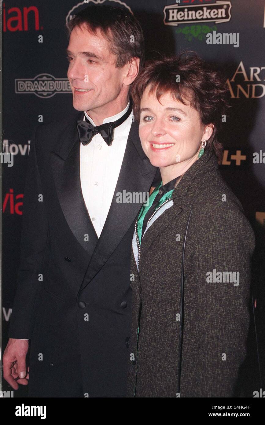 British actor Jeremy Irons, with his actress wife Sinead Cusack, at tonight's (Friday) 1998 European Film Awards, where he was presented with the European Film Academy Special Achievement Award. See PA story SHOWBIZ Film. Photo by Neil Munns/PA Stock Photo