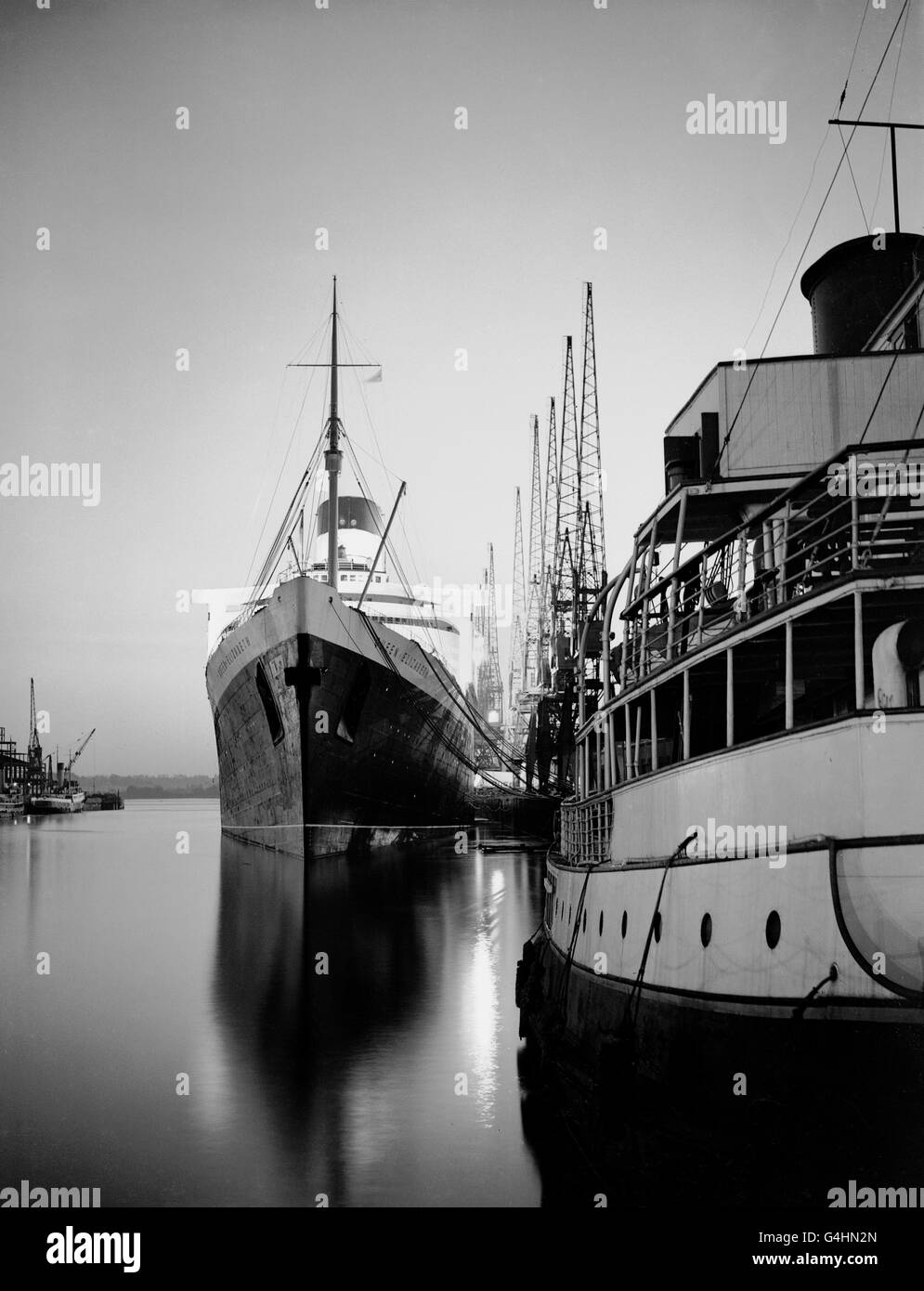 Cruise ship in southampton docks hi-res stock photography and images ...