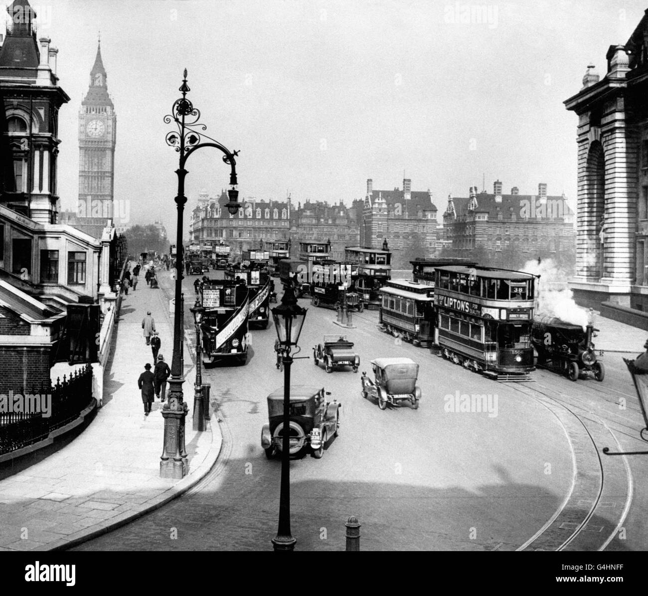 London Scenes - Westminster Bridge - 1926. Traffic returns to normal across Westminster Bridge in London following the General Strike. Stock Photo