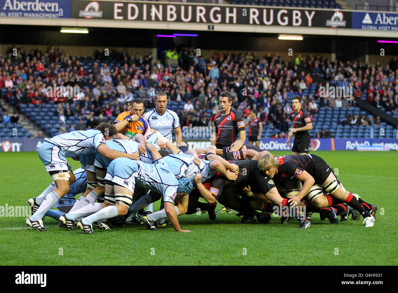Edinburgh cardiff players in scrum hi-res stock photography and images ...