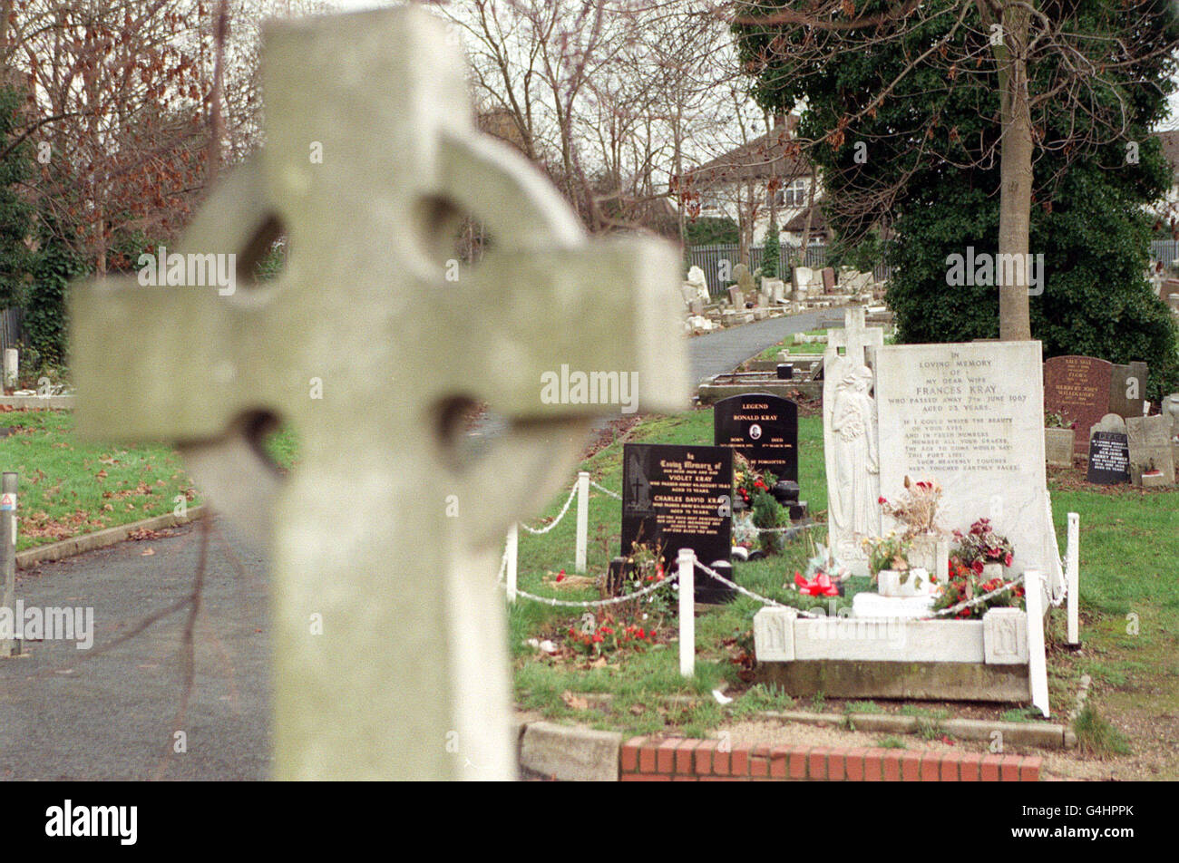 Scene relating to 1950's/60's East End of London Gangsters, Twins, Ronald (Ronnie) and Reginald (Reggie) Kray: The graves of Ronald Kray and his Mother Violet Kray, in Chingford Mount Cemetery, London. Stock Photo