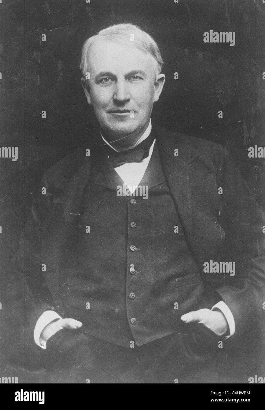 21/10/1879 - On this Day in History - After 14 months of testing, Thomas A. Edison first demonstrated his electric lamp, hoping to one day compete with gaslight. It could burn for thirteen and a half hours. 11/02/1847; Born on this day, American Inventor, Thomas Alva Edison 18th OCTOBER: On this day in 1931 Thomas Edison died. Thomas Edison (1847-1931) - US inventor, who patented over a thousand inventions, including the phonograph, the incandescent electric lamp, the microphone and the kinetoscope. Stock Photo