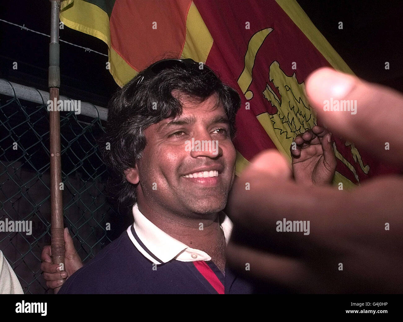 Sri Lankan Captain Arjuna Ranatunga, mobbed by fans, leaves his ...