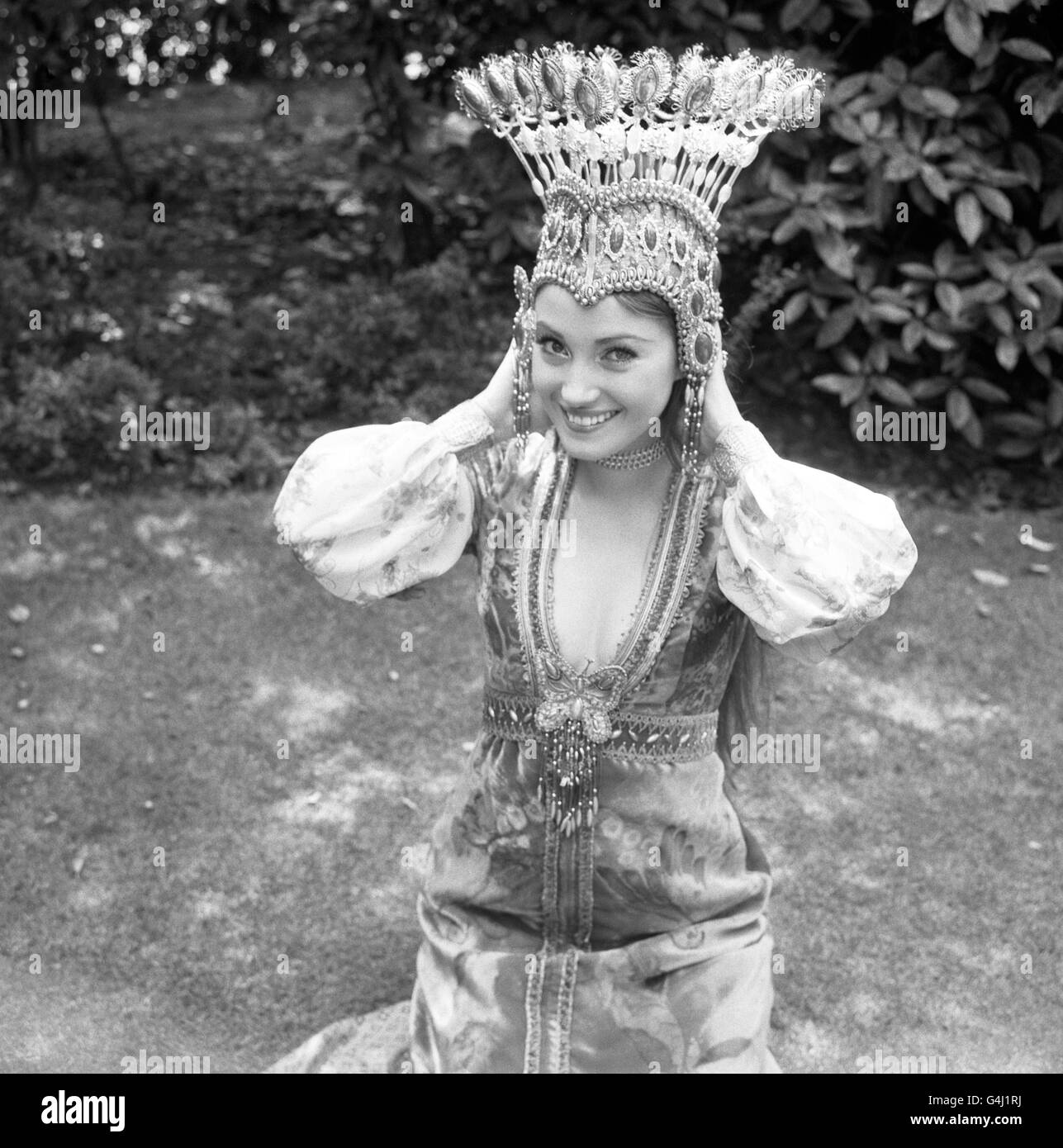 Jane seymour 1973 hi-res stock photography and images - Alamy
