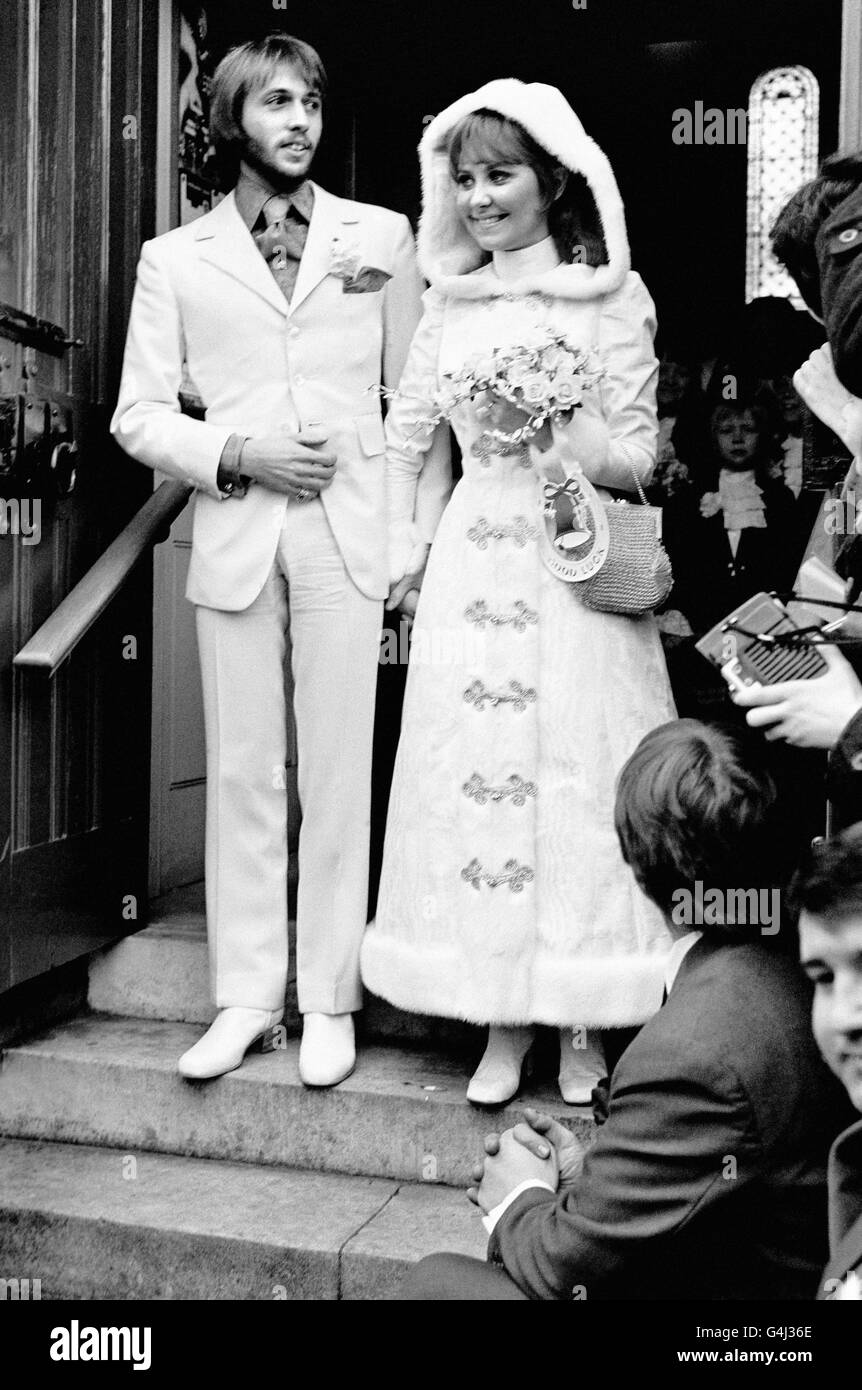 Lulu and Maurice Gibb - Wedding Day  - Gerrards Cross, Buckinghamshire - 1969 Stock Photo
