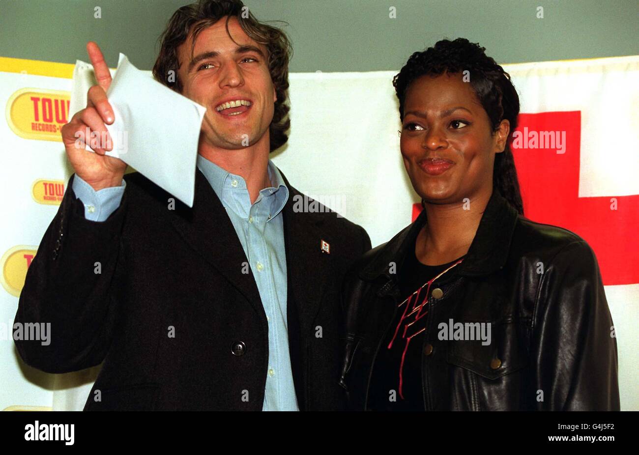 Tottenham Hotspur footballer David Ginola and pop star Des'ree at London's Tower Records to announce the Ottawa Convention's ban on anti-personnel mines which will pave the way for a total eradication of the mines. Stock Photo