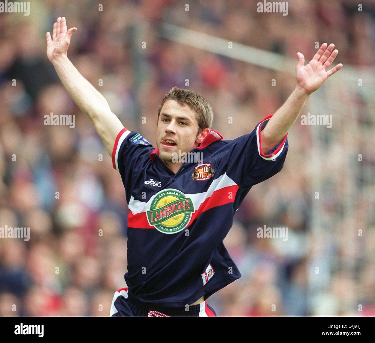Palace v Sunderland/Phillips celeb. Sunderland's Kevin Phillips celebrates his first half goal, during the First Division clash with Crystal Palace, at Selhurst Park. Stock Photo