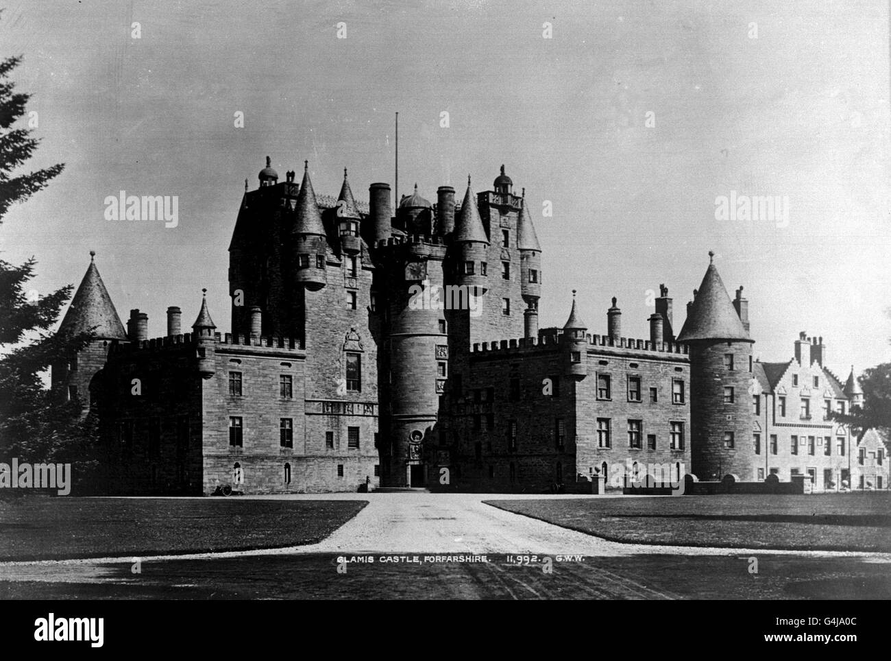 PA NEWS PHOTO 18/1/23 A LIBRARY FILE PICTURE OF GLAMIS CASTLE IN ANGUS, BIRTH PLACE OF PRINCESS MARGARET AND SEAT OF THE FAMILY OF LADY ELIZABETH BOWES-LYON (LATER THE QUEEN MOTHER). Stock Photo
