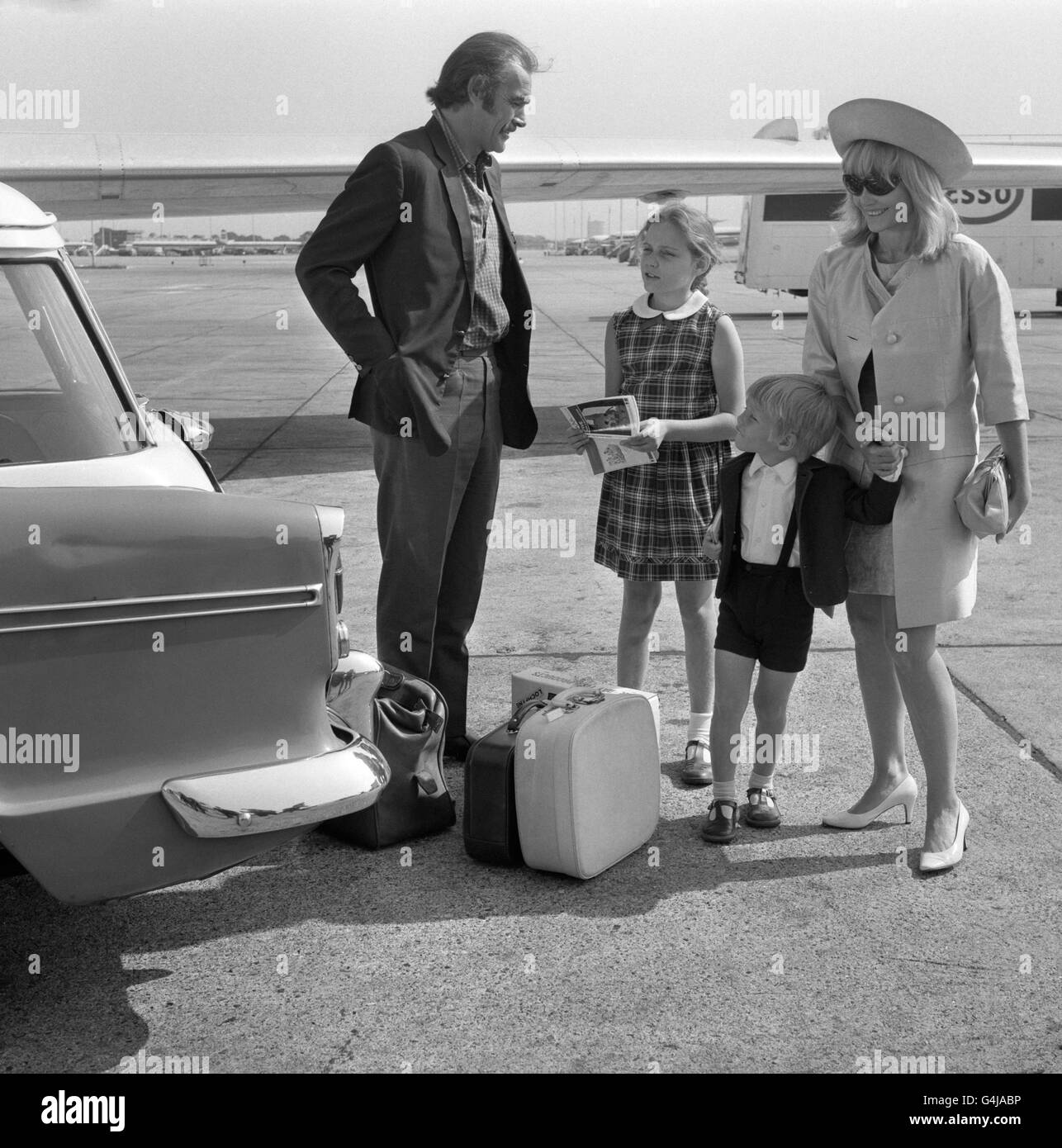 Actor Sean Connery with his actress wife Diane Cilento and their children Gigi, aged 9, and Jason, aged 4, before flying to Nice, France. Stock Photo