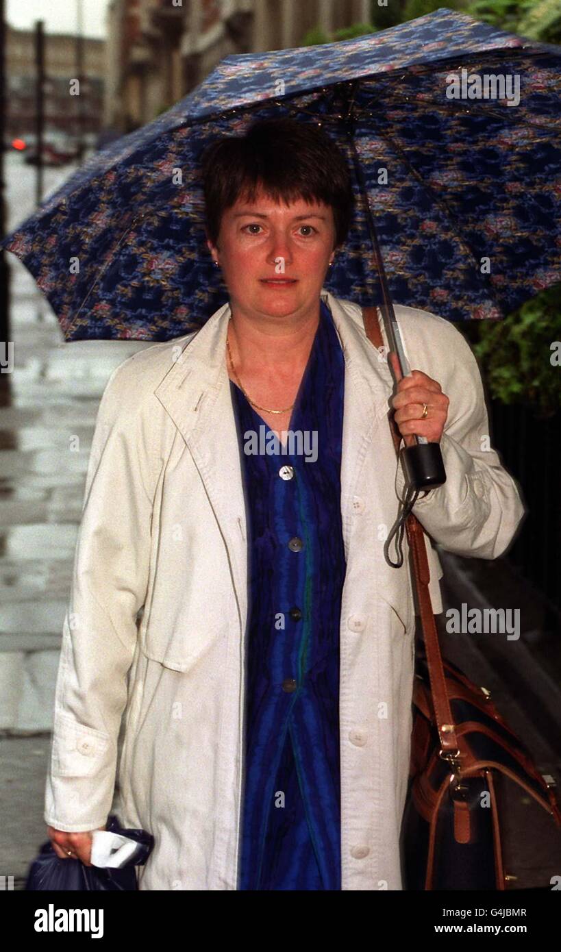 Expert witness Jane Hawdon of University College Hospital, at the General Medical Council hearing in London, into the death of day-old baby Louise Wood, who died after a morphine overdose (01/10/95), at Rotherham District General Hospital. Stock Photo