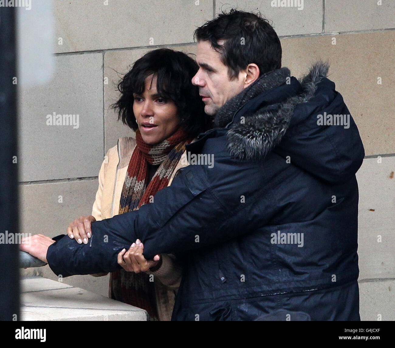Halle Berry on the set of her new film Cloud Atlas which is currently being filmed in Glasgow in between takes with director Tom Tykwer. The film also stars Tom Hanks. Stock Photo