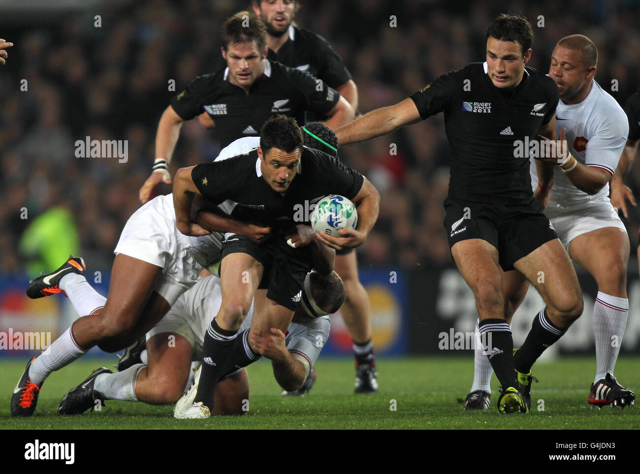 New Zealand's Dan Carter struggles to get through the French defence during the IRB Rugby World Cup match at Eden Park, Auckland, New Zealand. Stock Photo