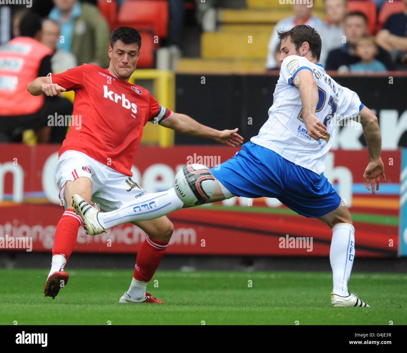 Charlton's Johnnie Jackson and Chesterfield's Jonathan Grounds during the Npower Football League One match at The Valley, London. Stock Photo