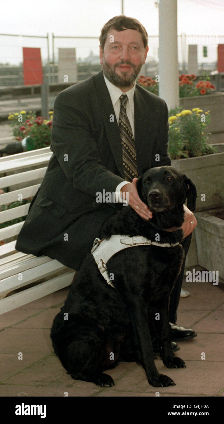 Education And Employment Secretary David Blunkett With Guide Dog Lucy In Brighton Where He Is To Address The Labour Conference Debate 11 3 99 The Commons Suffered An Upset When Mr Blunkett S Guide