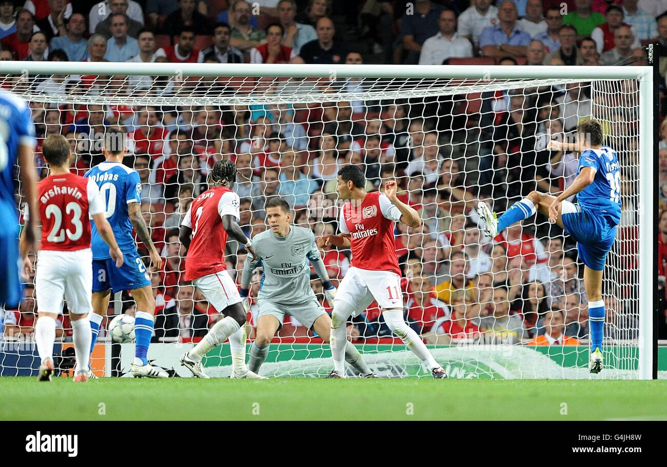 Olympiakos' David Fuster (right) scores their first goal past Arsenal  goalkeeper Wojciech Szczesny (centre Stock Photo - Alamy