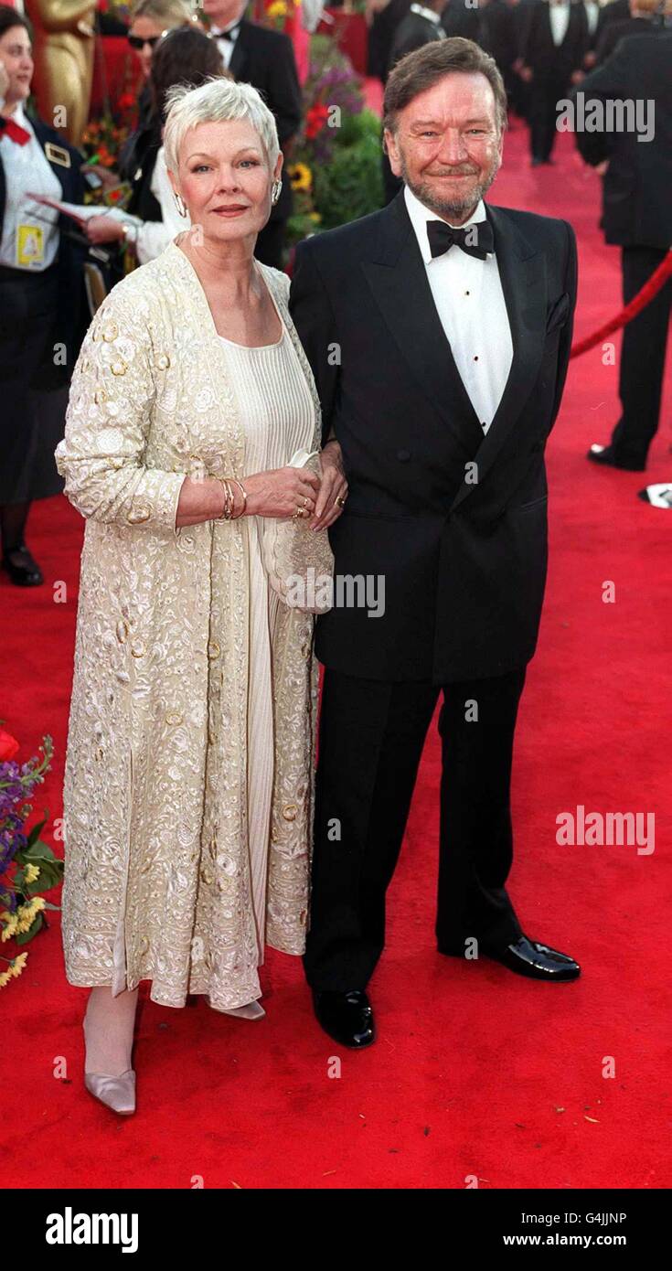 Dame judi dench and her husband hi-res stock photography and images - Alamy