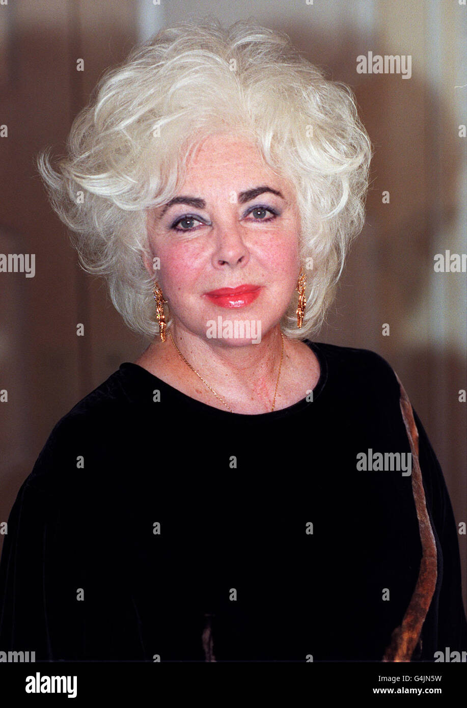 Elizabeth taylor portrait hi-res stock photography and images - Alamy
