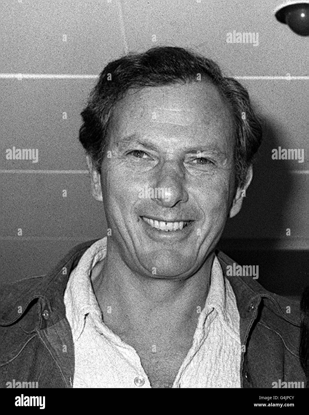 PA NEWS PHOTO 20/4/77 A LIBRARY PICTURE OF CLIFFORD IRVING AT HEATHROW AIRPORT AFTER THEIR ARRIVAL FROM MEXICO Stock Photo