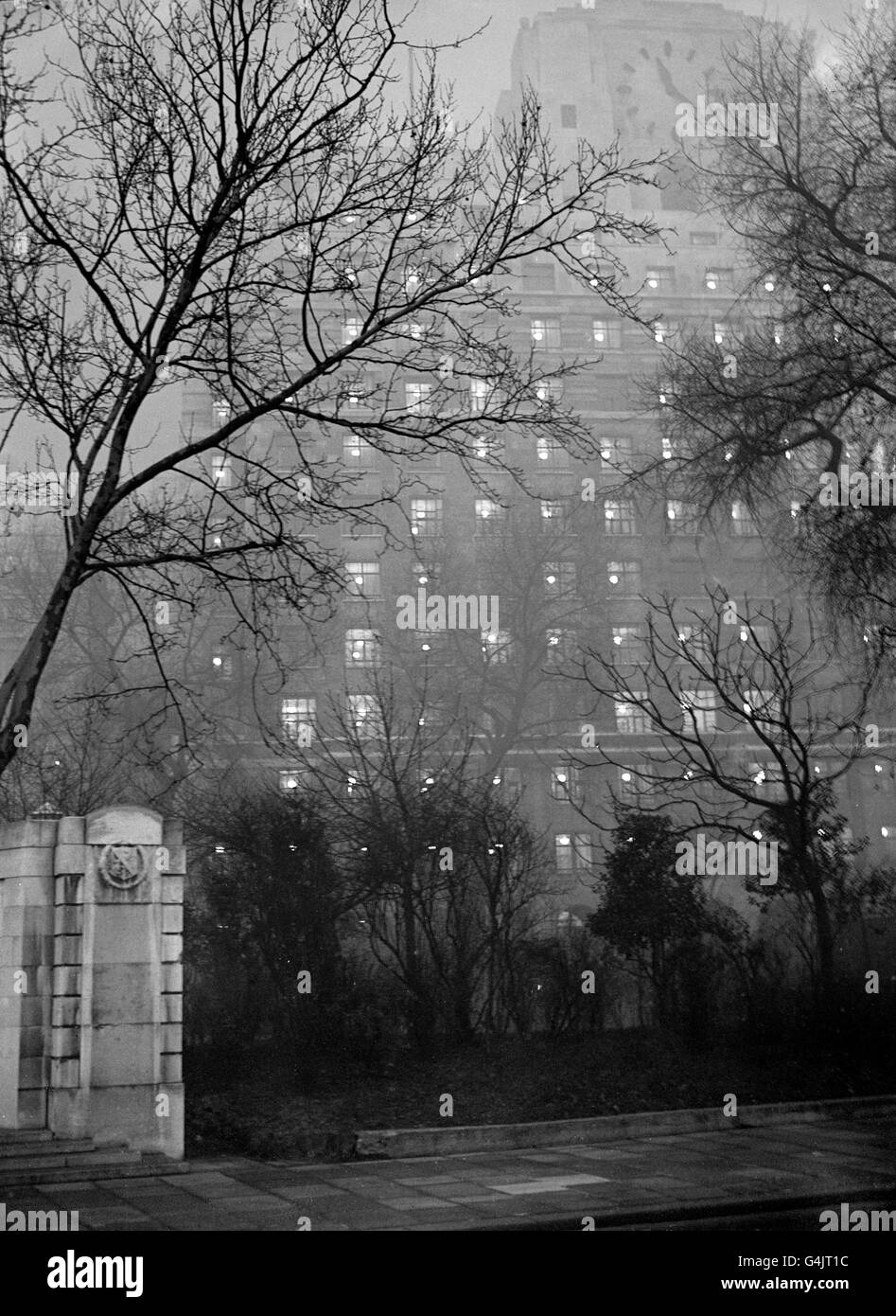 Weather Heavy Fog London Stock Photo Alamy
