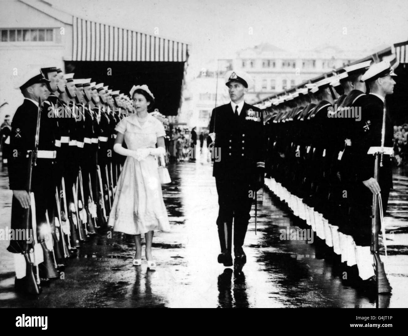 Royalty queen elizabeth ii commonwealth tour new zealand hi-res stock ...