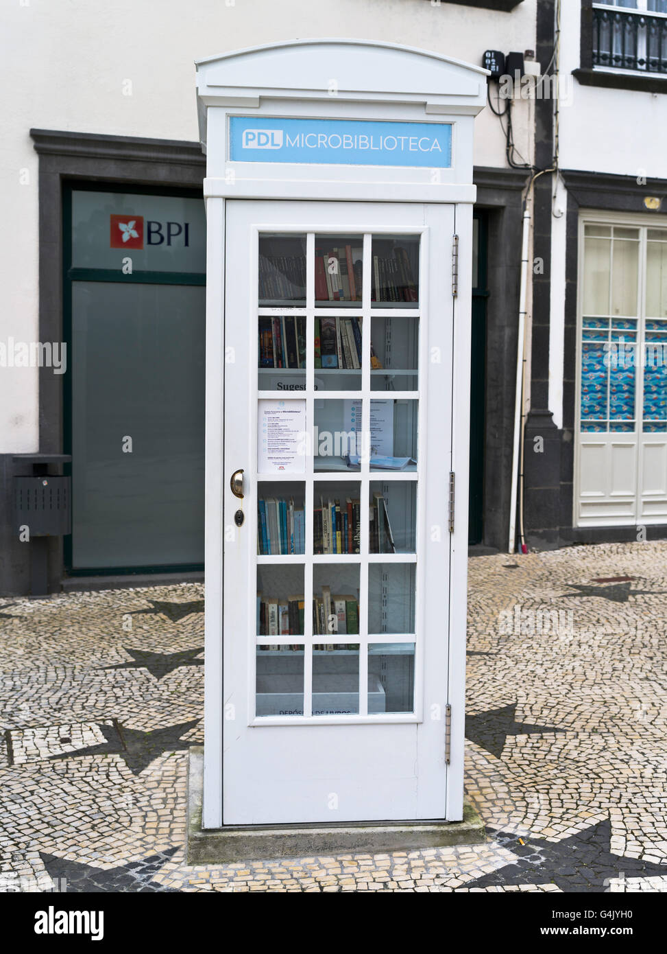 dh Ponta Delgada SAO MIGUEL ISLAND AZORES Micro library reused old telephone box Stock Photo