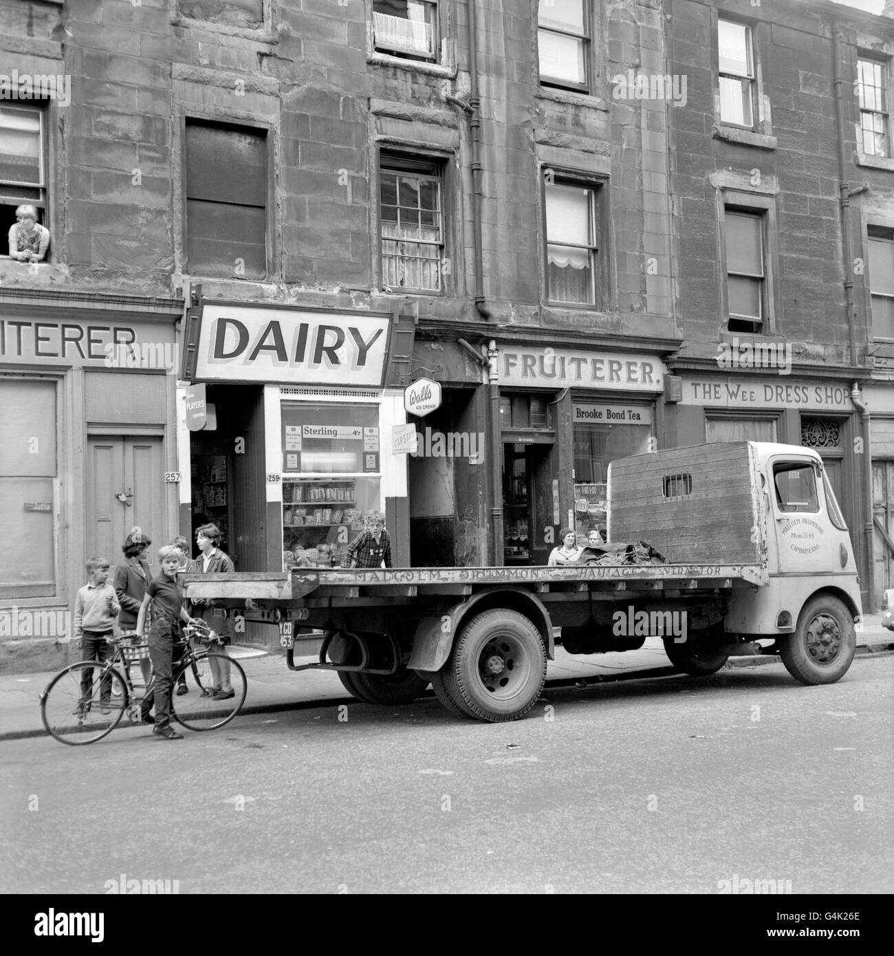 The tenement of John Duddy in Stevenson Street, Calton, Glasgow (above the alley) where the 37 year old was arrested today in connection with the Shepherd's Bush Murders in London Stock Photo