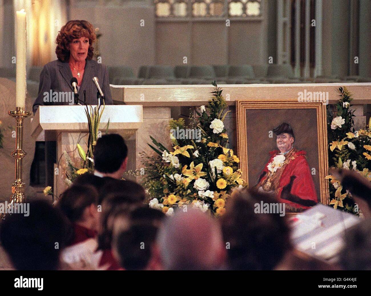 Coronation Street's Sue Nicholls, Bryan Mosley's on screen wife, speaking at Salford's Catholic cathedral during a special memorial service in his memory. Mosley, played grocer Alf Roberts in the TV soap for 37 years. Stock Photo