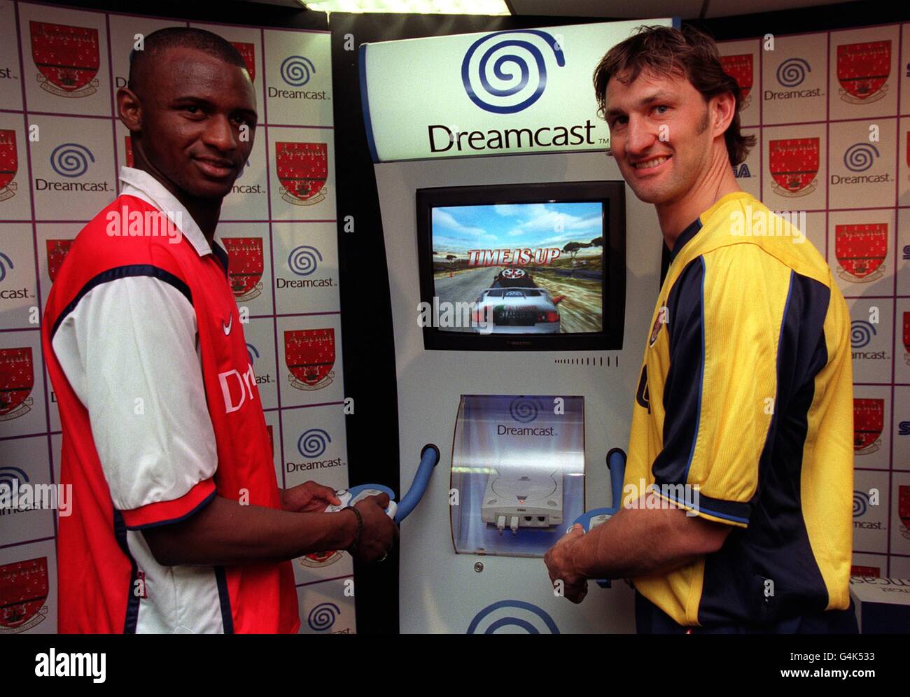 This picture can only be used within the ontext of an editorial feature. Arsenal soccer players Patrick Vieira (left) and Tony Adams play on a Sega Dreamcast console after it was announced that Arsenal have signed a 3 year sponsorship deal with Sega Europe. * The new deal, which marks the end of the Gunners 18-year association with electronics company JVC. Stock Photo