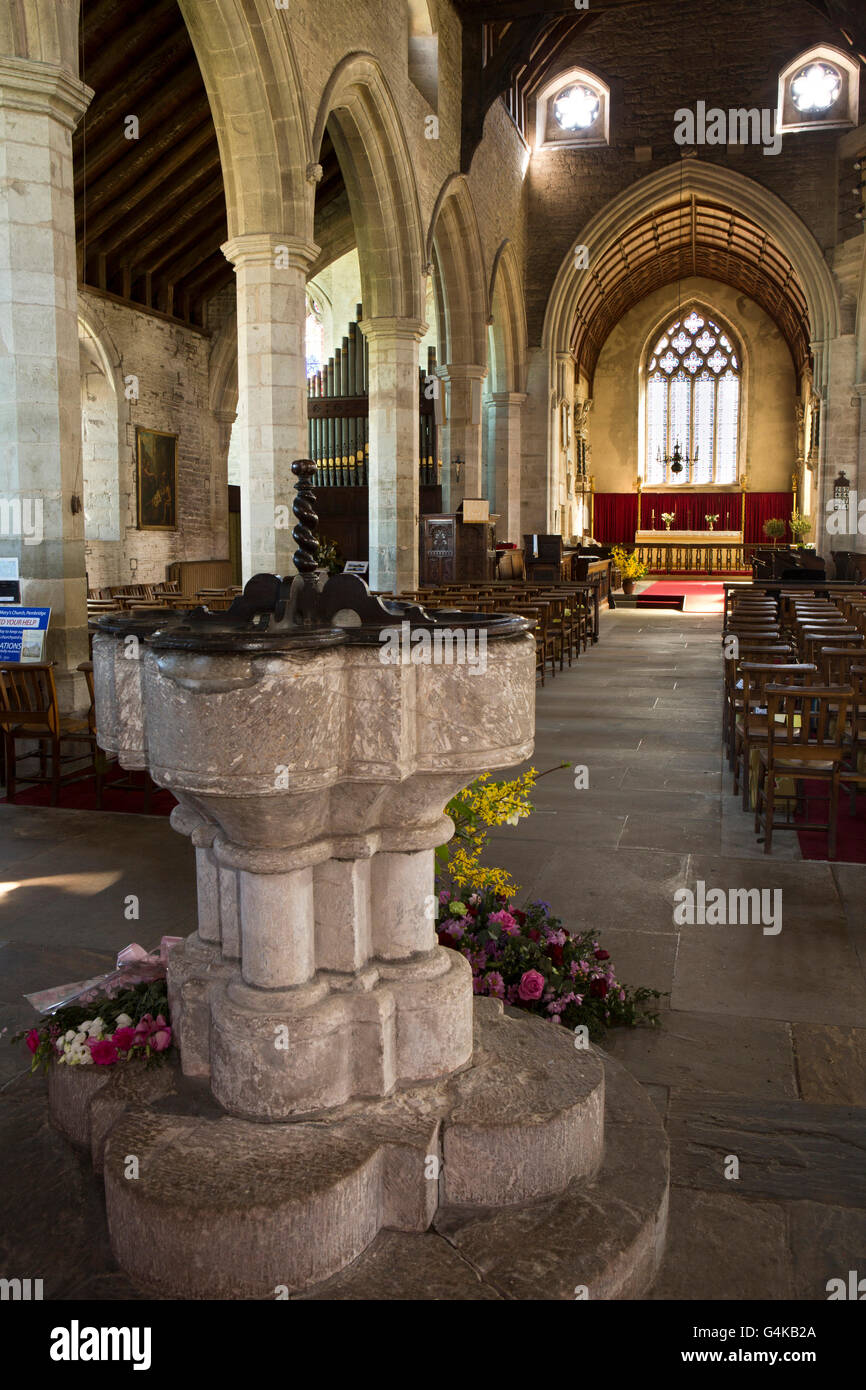 UK, Herefordshire, Pembridge, 13th Century St Mary the Virgin Church, interior, thirteenth century font and nave Stock Photo
