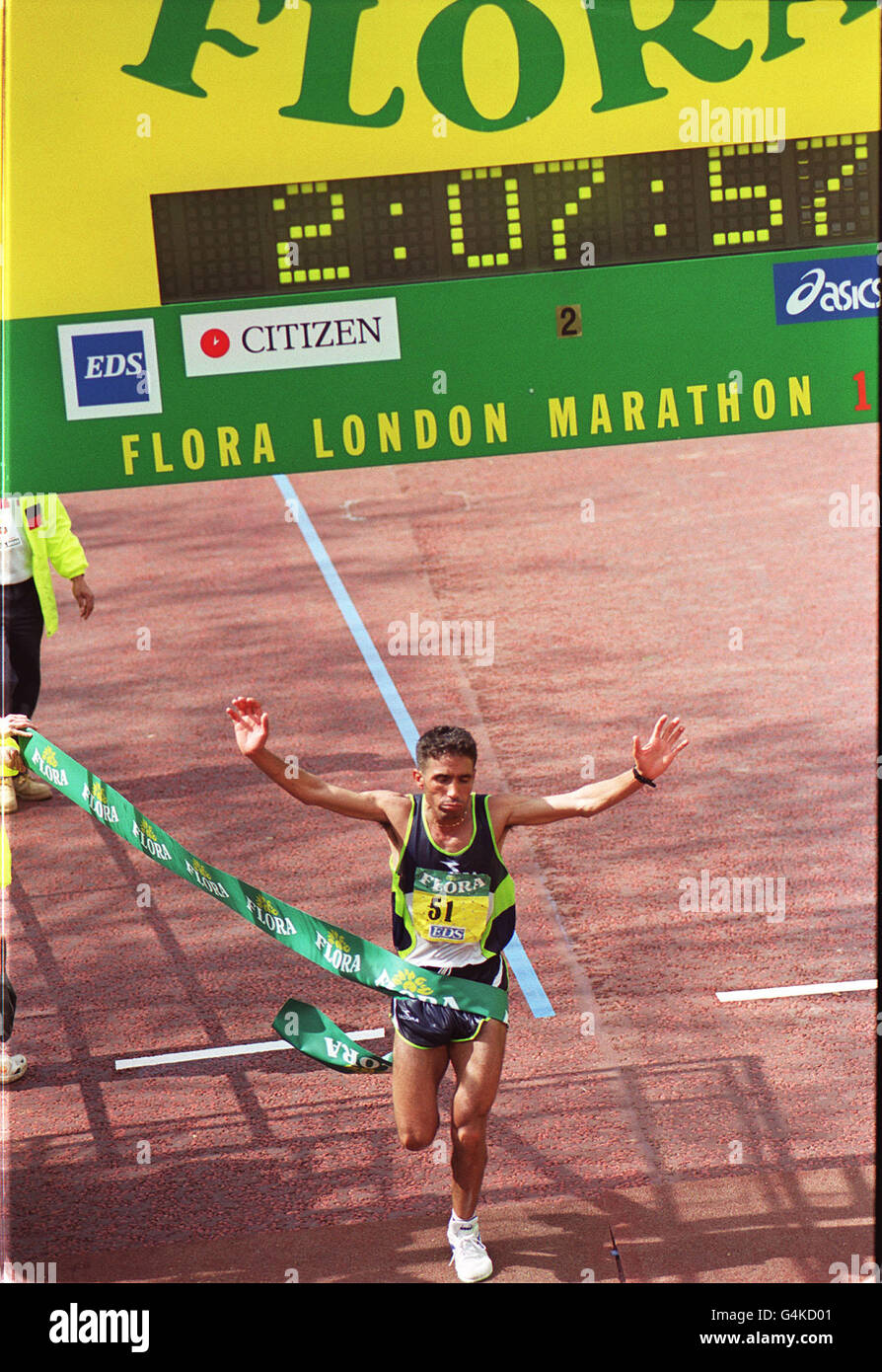 London Marathon/Mouaziz wins Stock Photo Alamy