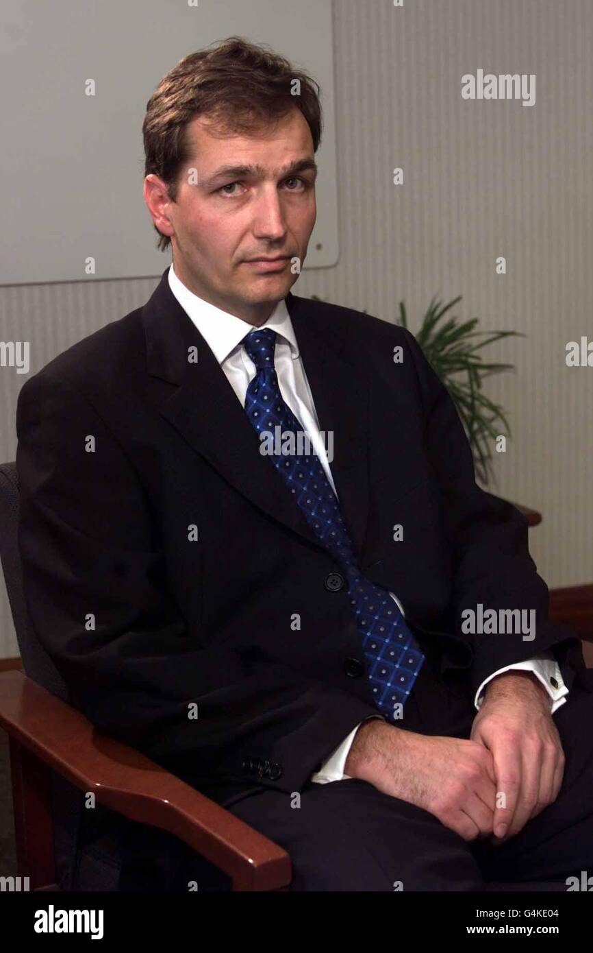 Alan Farthing, the fiancee of murdered BBC TV presenter Jill Dando during a press interview at Kensington police station. 25/9/99 On the day when he should have been getting married, Jill Dando's fiance was being supported by friends as he remembered his murdered bride. Stock Photo