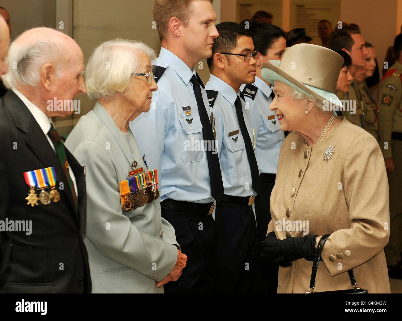 Army nurse hi-res stock photography and images - Alamy