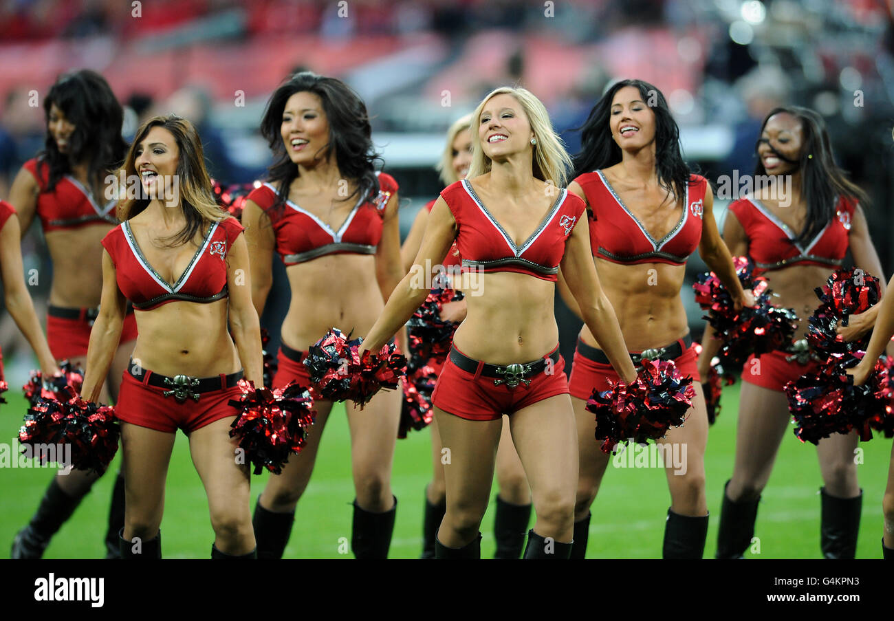 3,660 Buccaneers Cheerleaders Stock Photos, High-Res Pictures, and Images -  Getty Images