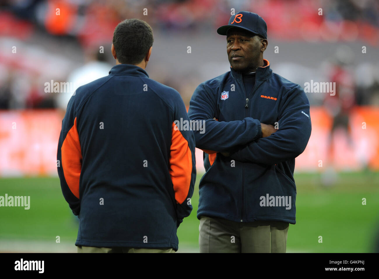 Chicago bears head coach lovie hi-res stock photography and images