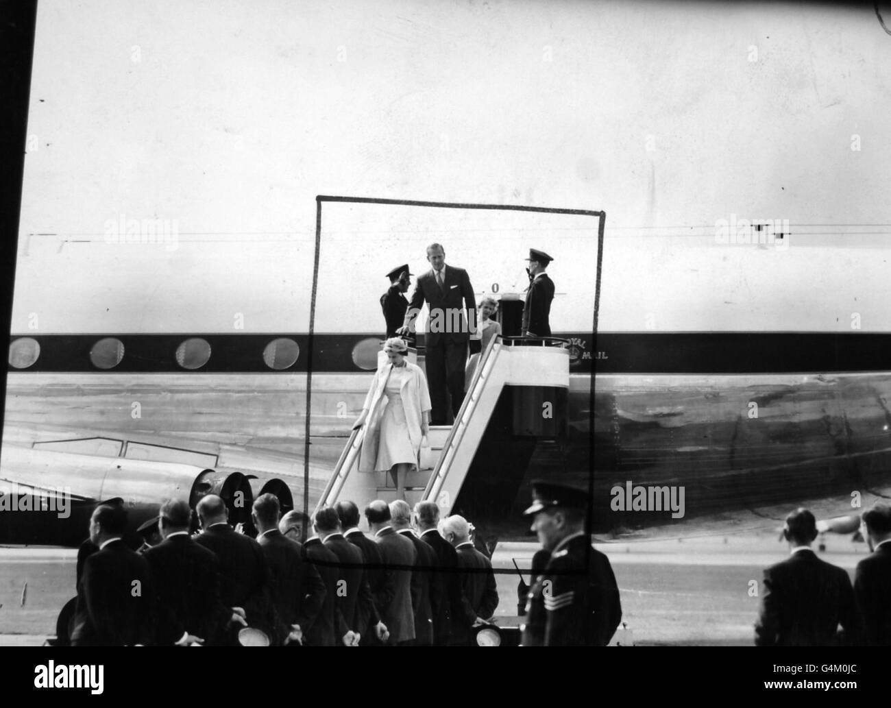 **Scanned low-res off contact** The Queen and the Duke of Edinburgh on their arrival at Heathrow Airport, after their flight from Canada and the royal tour. Stock Photo