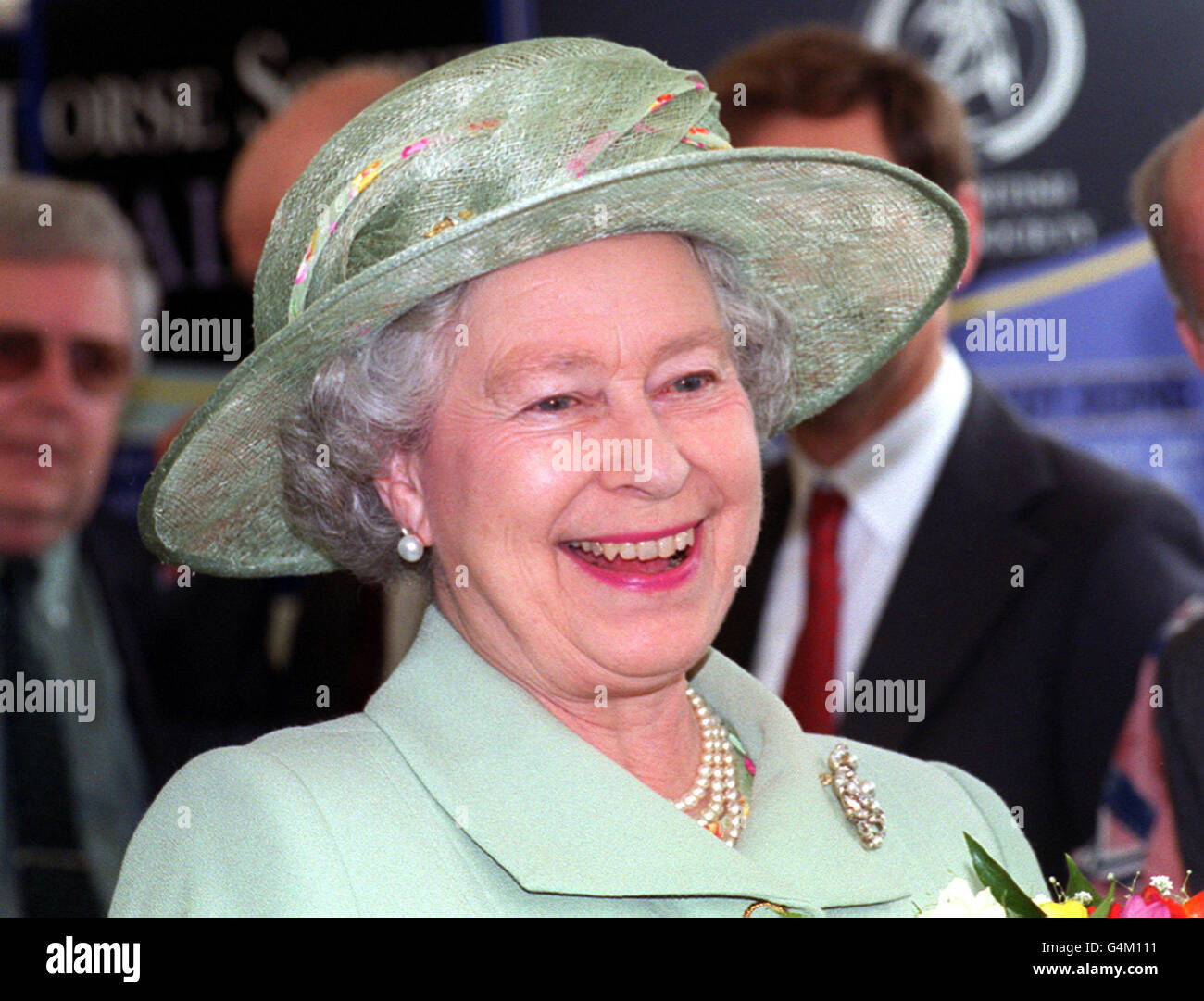 HM The Queen during her visit to Selwyn's Penclawdd Seafood factory, Llanmorlais. North Gower. The Queen was touring the area as part of the celebrations for the opening of the National Assembly of Wales. Stock Photo